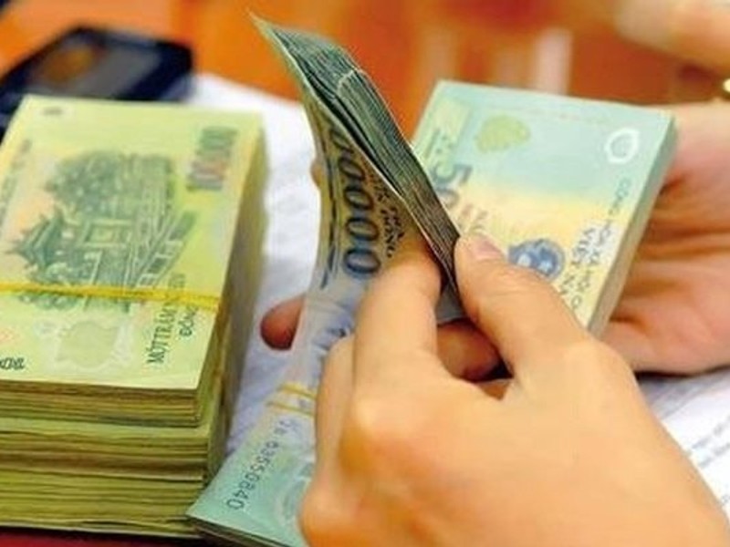 Hình ảnh đội ngũ AX88 đang xem xét tài liệu xác minh